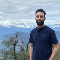 Headshot of Dr. Moien Lone